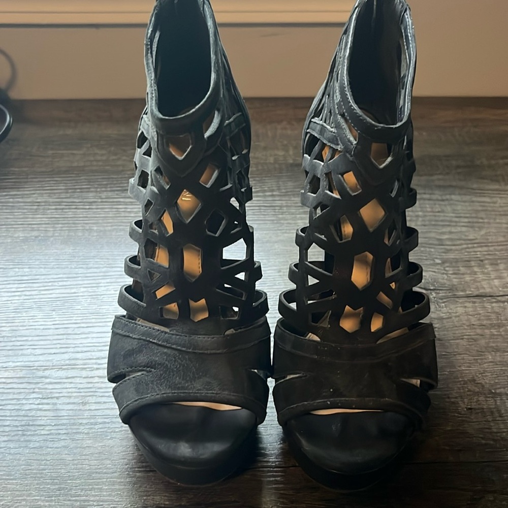 Gianni Bini 5” wedge size 7.5